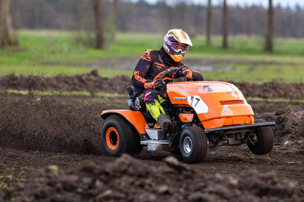 Zitmaaierrace Paasweekend Marle